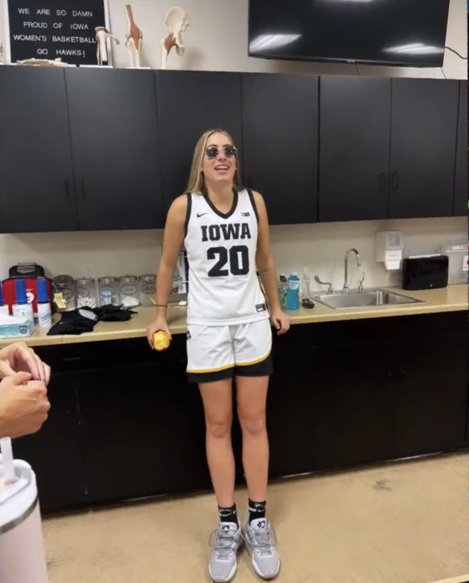 kait_Hawks22's tweet photo. Happiest of birthdays to Kate “Money”Martin!! https://t.co/DDTolDZ4F3
