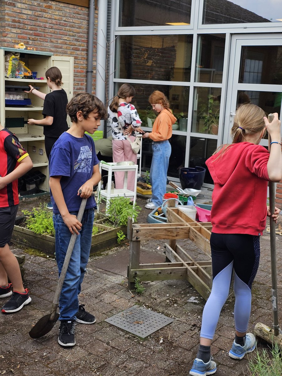 Charlie Phillips tweet media