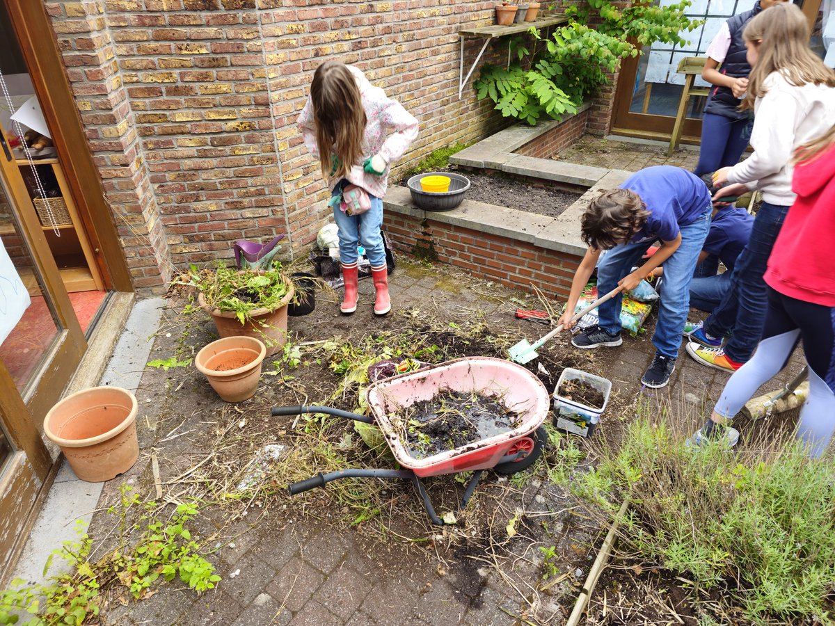 Charlie Phillips tweet media