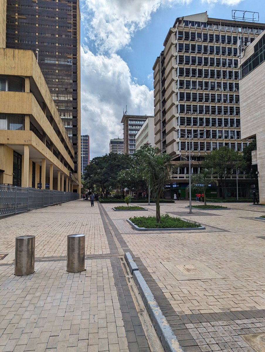 pencilmaster_ke's tweet photo. @Kariokey3 @EdwinNgany @ECB001 Here's a Pixel 6, Different scene https://t.co/Mq5rN4gvOF