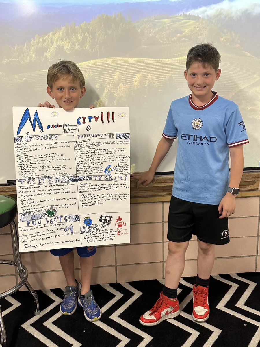 Alex presenting his passion project on ⁦<a href="/ManCity/">Manchester City</a>⁩ #engaged64