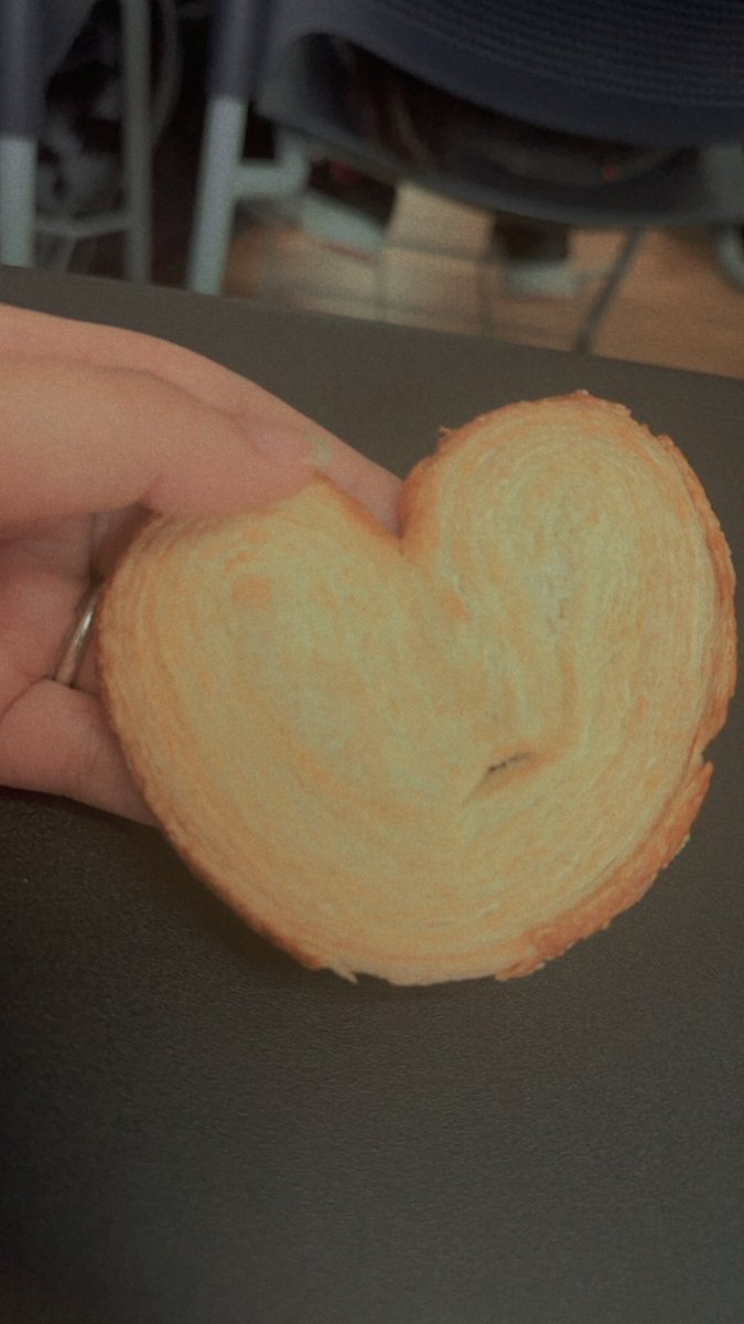 kashish_thind's tweet photo. Thanks!! For the treat☺️🍪@WahibaChair love always ❤️#UCWCOMM205 https://t.co/ijJmBCvMXg