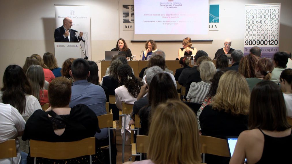 Nou marc per coordinar les accions contra la #violènciamasclista de tots els agents implicats

▶️N'han parlat la consellera <a href="/igualtatcat/">Igualtat i Feminisme</a>, <a href="/taniaverge/">Tània Verge Mestre</a>, i la regidora de <a href="/ajtrsgenere/">Polítiques de Gènere</a>, <a href="/LluisaMA/">Lluisa Melgares</a> terrassadigital.cat/nou-marc-per-c… #Terrassa