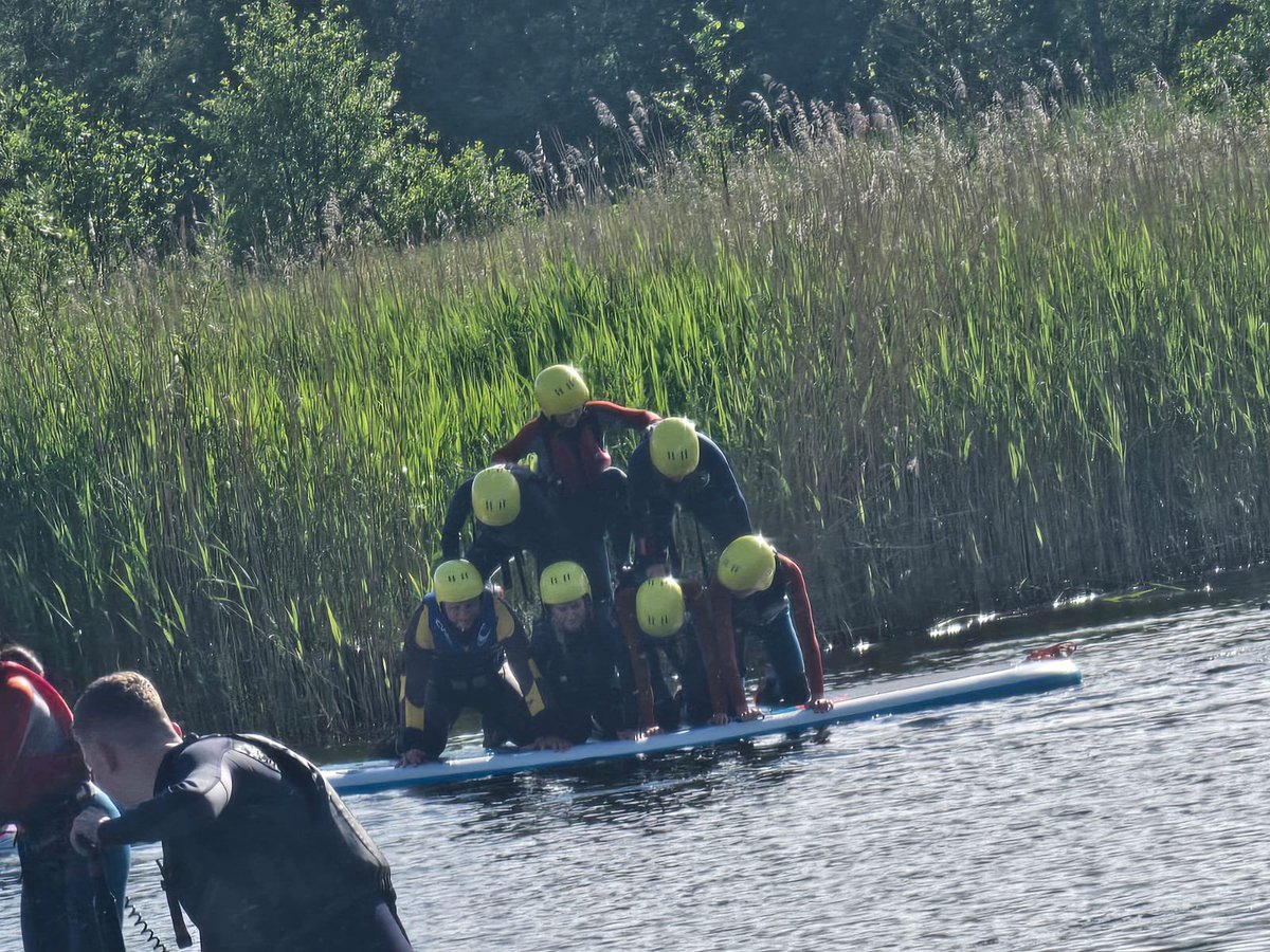 Mr Robertson tweet media