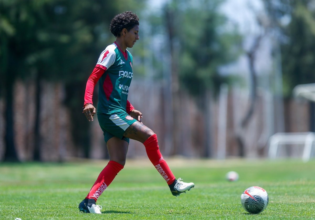 NecaxaFemenil's tweet photo. ✨Continúa la preparación en Casa Club! 

¡El 8 de junio 🔜 recibiremos al equipo de @AtletiDeSLPFem en nuestro primer partido de pretemporada! ⚡️

#FuerzaCentellas ⚡️ https://t.co/SQ7zZSGvw5