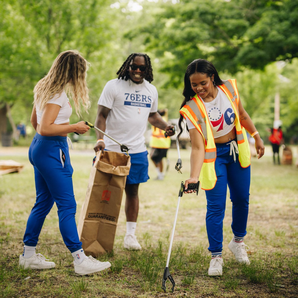 sixers's tweet photo. Project 76 Day of Service! 

Over 100 76ers employees volunteered at the "Clean Camden Campaign" alongside Camden Mayor Victor Carstarphen, HBSE CEO Tad Brown, Franklin, and World B. Free at Farnham Park. https://t.co/t6wNFcLgox