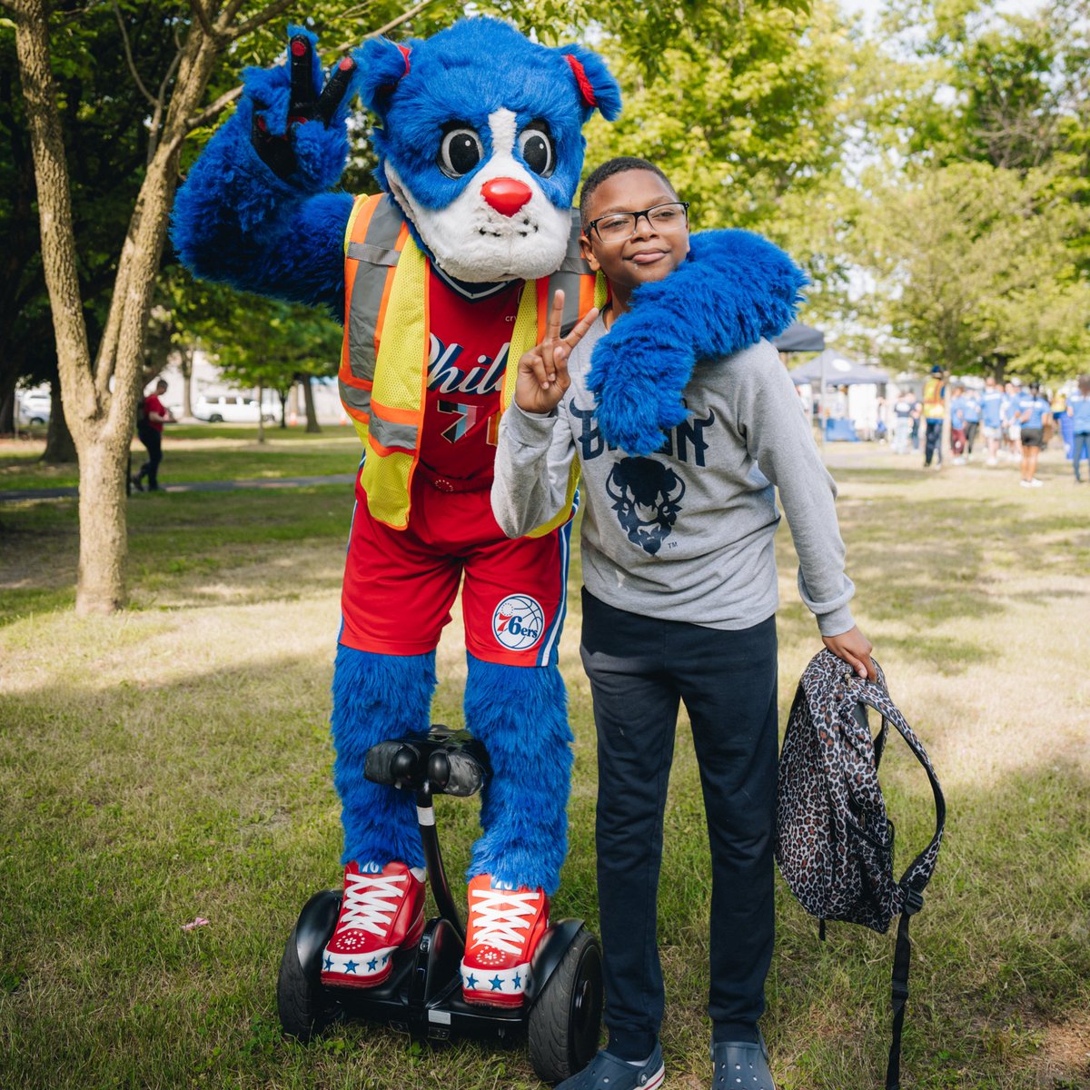 sixers's tweet photo. Project 76 Day of Service! 

Over 100 76ers employees volunteered at the "Clean Camden Campaign" alongside Camden Mayor Victor Carstarphen, HBSE CEO Tad Brown, Franklin, and World B. Free at Farnham Park. https://t.co/t6wNFcLgox