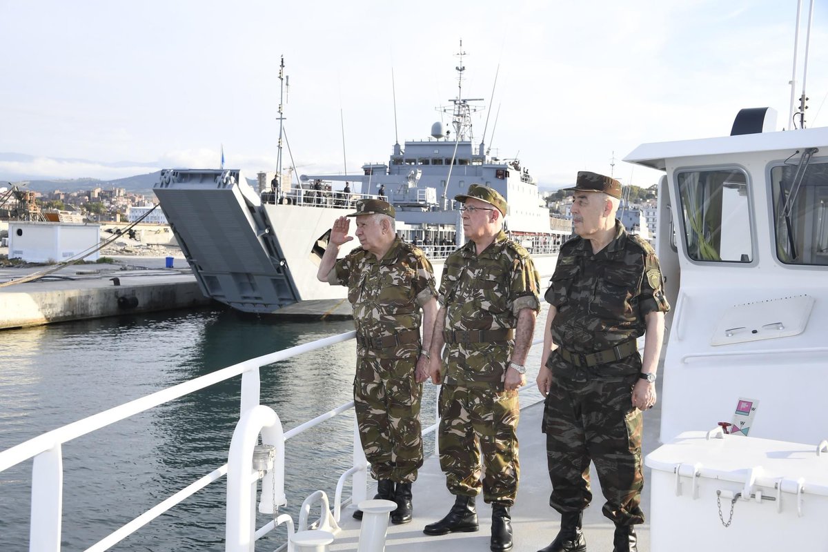 OualidMedaouar's tweet photo. Algerian 🇩🇿 naval forces conducted a tactical exercise that involved an anti-surface missile launch and specialized drills. https://t.co/SQi4OgDQxb