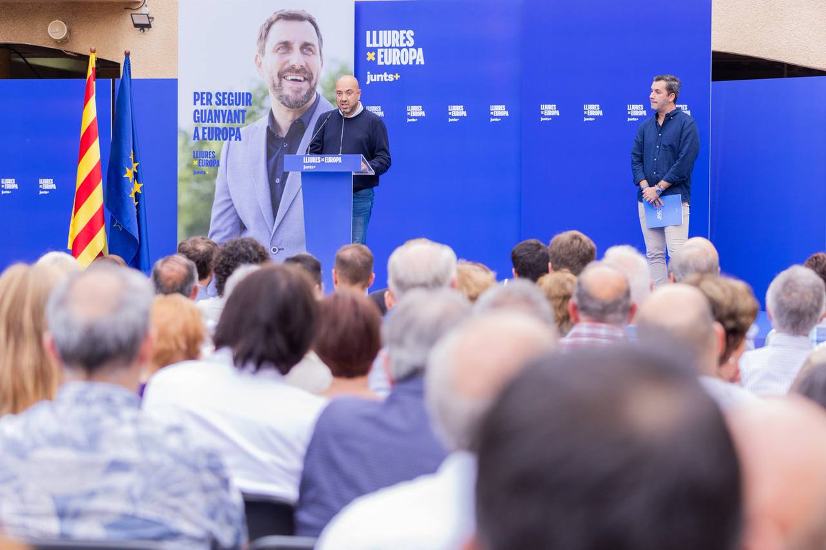 JuntsGirona's tweet photo. 🗳 Acte de campanya de Junts+ Lliures per Europa per a les eleccions del #9J a Elna. 

👥️️ Hi han intervingut el cap de llista, @toni_comin, la presidenta @Anna_Erra, i els candidats @MarionaID, @OriolVilaC, @DavidMasRosello i Pau Polo https://t.co/Ge9DuerSKM