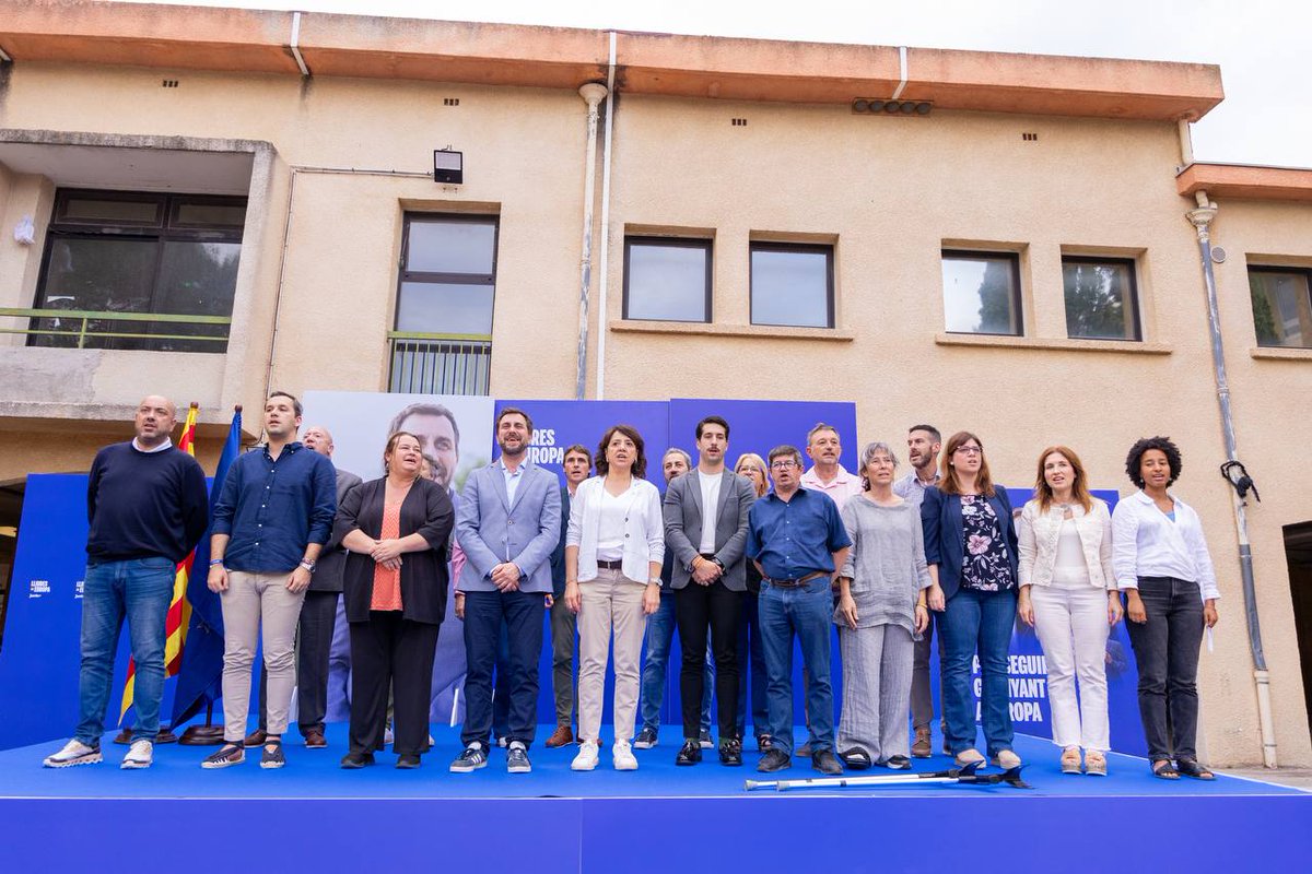 JuntsGirona's tweet photo. 🗳 Acte de campanya de Junts+ Lliures per Europa per a les eleccions del #9J a Elna. 

👥️️ Hi han intervingut el cap de llista, @toni_comin, la presidenta @Anna_Erra, i els candidats @MarionaID, @OriolVilaC, @DavidMasRosello i Pau Polo https://t.co/Ge9DuerSKM