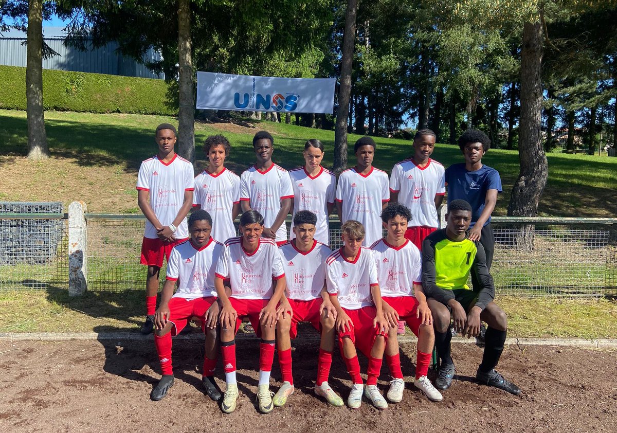 Déjà 2 victoires /2 lors de la première journée du Championnat de France <a href="/unss/">UNSS_National</a> pour notre équipe #foot de l’AS <a href="/ClgLouisNucera/">Collège Louis Nucera - Nice</a> <a href="/Unss_Nice/">Unss Academie Nice</a> en déplacement à <a href="/ClermontFd/">Clermont-Ferrand</a> !
Issa ! 💪💪💪