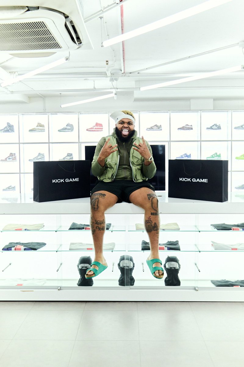 it’s official! just signed a deal with coulda been records ✍🏽 shopping for sneakers with <a href="/druski/">DRUSKI</a> coming soon too 🎯