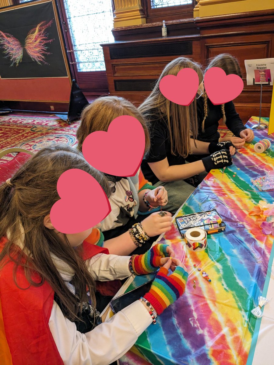 EqualitiesEdGCC's tweet photo. Celebrating #Pride Month by creating beautiful friendship bracelets with these amazing young people! 🌈 Every bracelet is a symbol of love, unity, and the strength of our community. #PrideLite2024 #LoveIsLove #UnityInDiversity https://t.co/6VDKDDuTvC