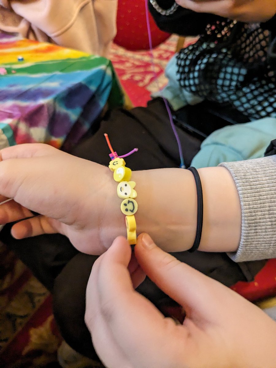 EqualitiesEdGCC's tweet photo. Celebrating #Pride Month by creating beautiful friendship bracelets with these amazing young people! 🌈 Every bracelet is a symbol of love, unity, and the strength of our community. #PrideLite2024 #LoveIsLove #UnityInDiversity https://t.co/6VDKDDuTvC