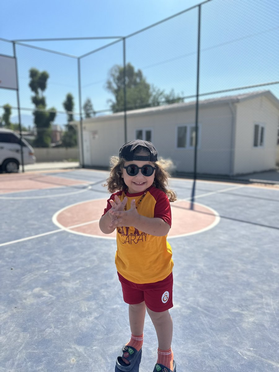 ArsyZeynep's tweet photo. @GalatasaraySK #şampiyonçocuklar 
Hatay’dan selam olsun @GalatasaraySK https://t.co/eYaXorZKlI