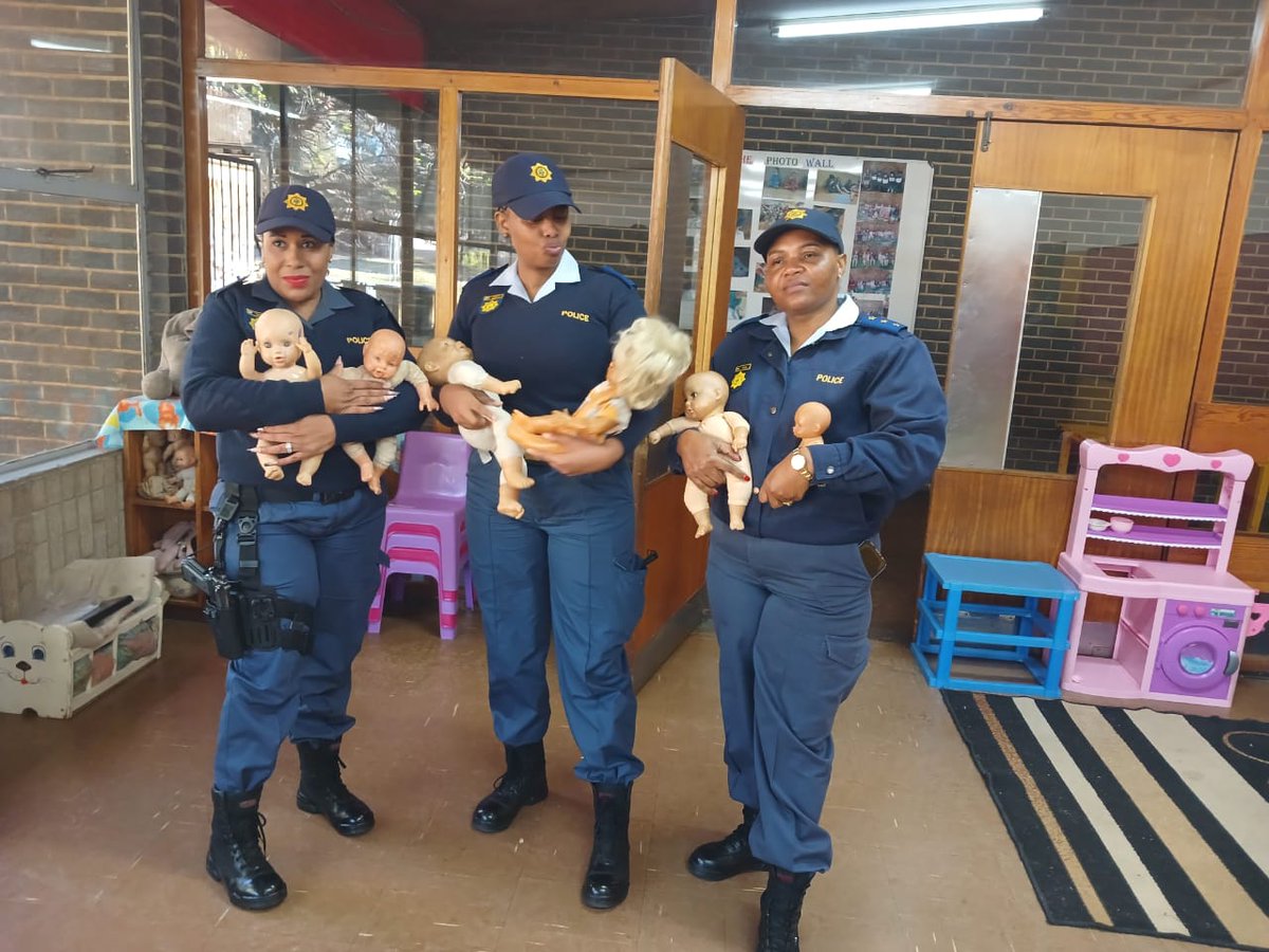 SAPoliceService's tweet image. #sapsHQ The #ChildProtectionWeek2024 campaign aims to raising awareness about the importance of safeguarding children from abuse, neglect and exploitation. It is in all of our hands to stop the cycle of neglect, abuse, violence and exploitation of children.

Yesterday, members of