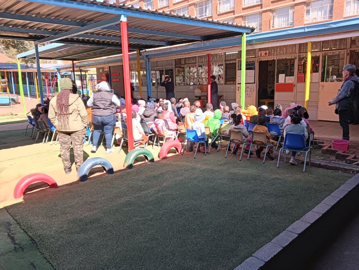 SAPoliceService's tweet image. #sapsHQ The #ChildProtectionWeek2024 campaign aims to raising awareness about the importance of safeguarding children from abuse, neglect and exploitation. It is in all of our hands to stop the cycle of neglect, abuse, violence and exploitation of children.

Yesterday, members of