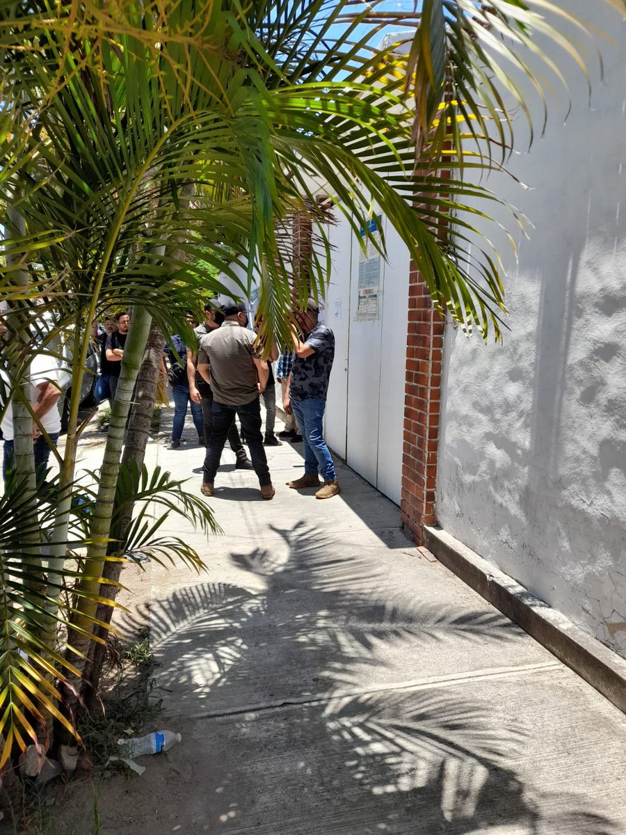 ea_puerto's tweet photo. Al desnudo la intervención del Gobierno de Jalisco en los cómputos distritales. Utilizaron a personal de la Fiscalía General del Estado para sustraer boletas en bolsas negras. Esto es gravísimo. https://t.co/nJSdqxIWBA