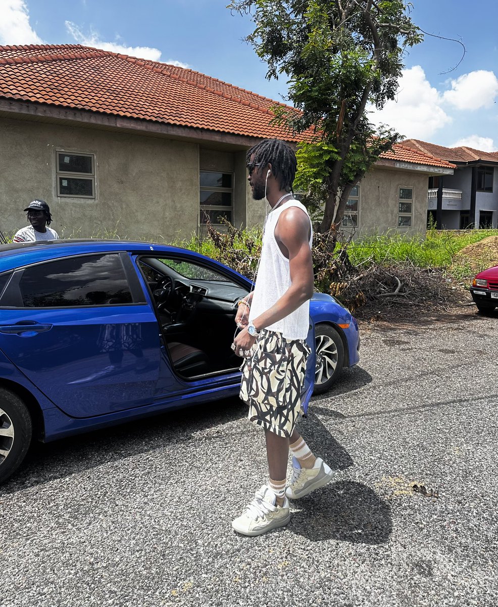 blacksherif_'s tweet photo. https://t.co/nx09LhbRsP