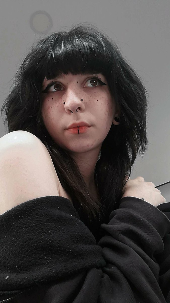 lilwarlockuwu's tweet photo. Twitter was a lot of ranting the last couple of days but here is a cute Pic of me I guess https://t.co/cYkJ15AETn