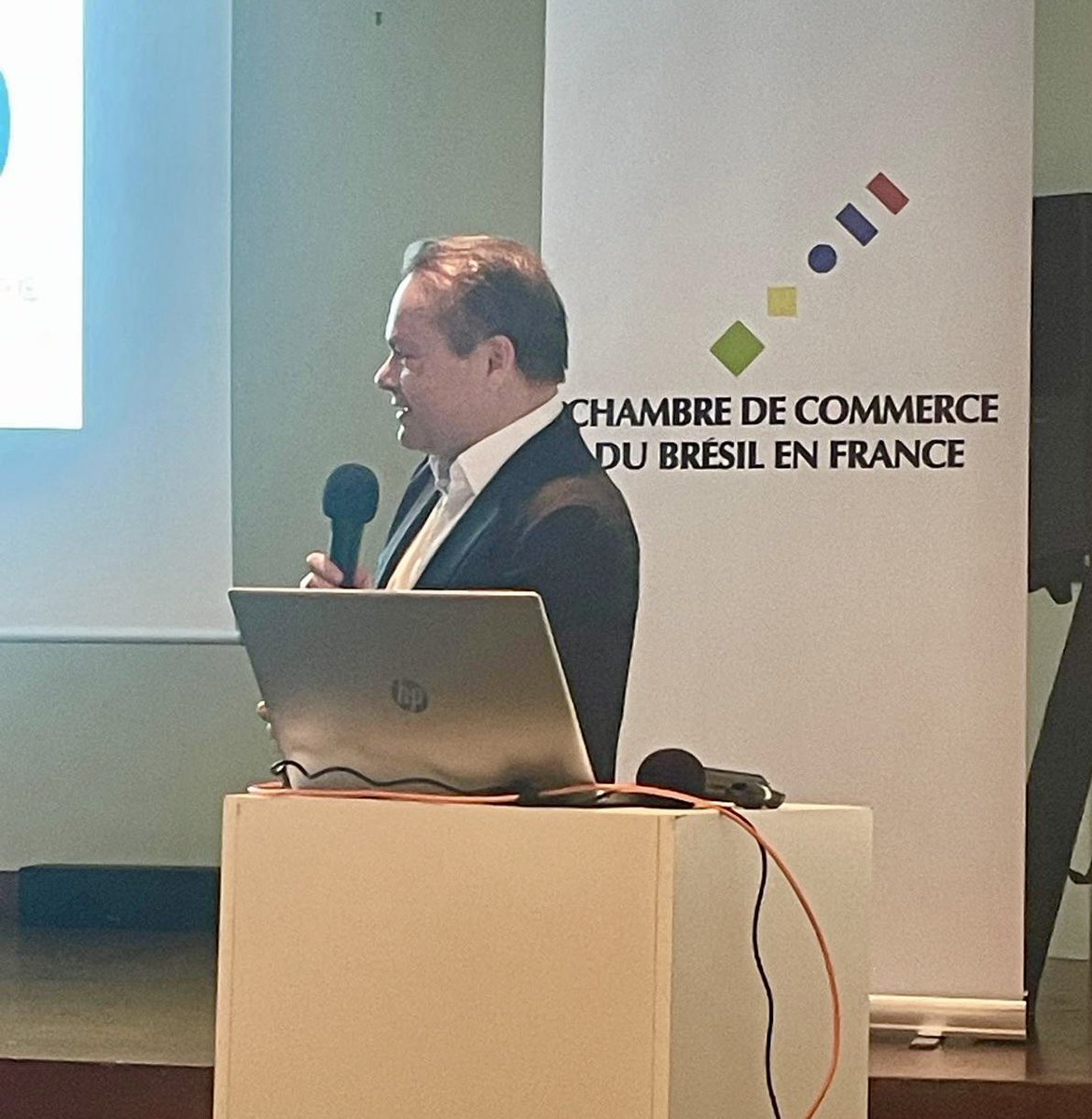 Hier nous étions à l’Ambassade du #Brésil à #Paris à la Chambre de Commerce France-Bresil pour parler de la reforme des retraites en France aux expatriés. #retraites #expatriés <a href="/consulting_care/">SOCIAL CARE CONSULTING</a> <a href="/cosjuris/">Charles-Henry Chenut</a> <a href="/anitacousin/">Anamaria Medina</a>