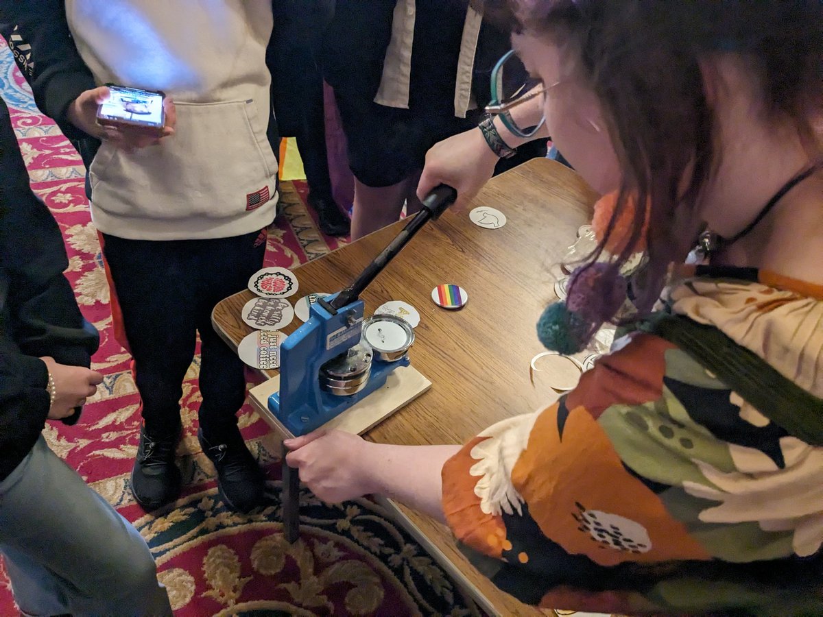 EqualitiesEdGCC's tweet photo. Badge making fun proved to be very popular at Pride Lite! 🌈✨ These awesome young creators are designing badges that celebrate diversity, love, and pride. Thanks @BellahoustonAc for letting us borrow your machine! #PrideLite2024 #BadgeMaking #ExpressYourself https://t.co/nBSk0gKskh