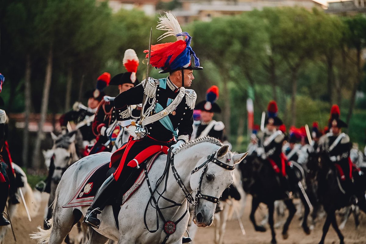 _Carabinieri_'s tweet photo. #FestArma2024: il Carosello Storico del 4° Reggimento #Carabinieri a Cavallo rievoca l’epica carica di Pastrengo del 1848, ma anche una storia lunga 210 anni, fatta di dedizione, coraggio e valore https://t.co/OqLHuIrAsp
