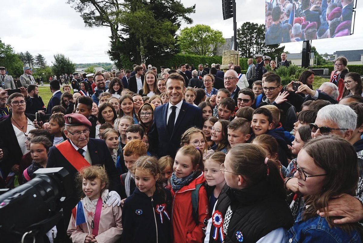 Emmanuel Macron tweet media