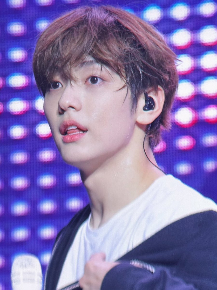 _clover_lovers's tweet photo. you see how pretty soobin is? he’s always been a natural don’t misunderstand him as the toughest alpha who ever walked this earth https://t.co/12MNsGROC7