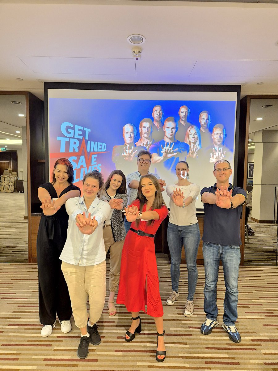 PRC_resus's tweet photo. Wczoraj Polska Reprezentacja w piłce nożnej wzięła udział w zorganizowanej przez UEFA and European Resuscitation Council "Get trained, save lives" campaign. Szczególne podziękowania dla: @ERC_resus, @UEFA, @pzpn_pl, @LaczyNasPilka, @LaerdalMedical https://t.co/LtPVRwaVHJ