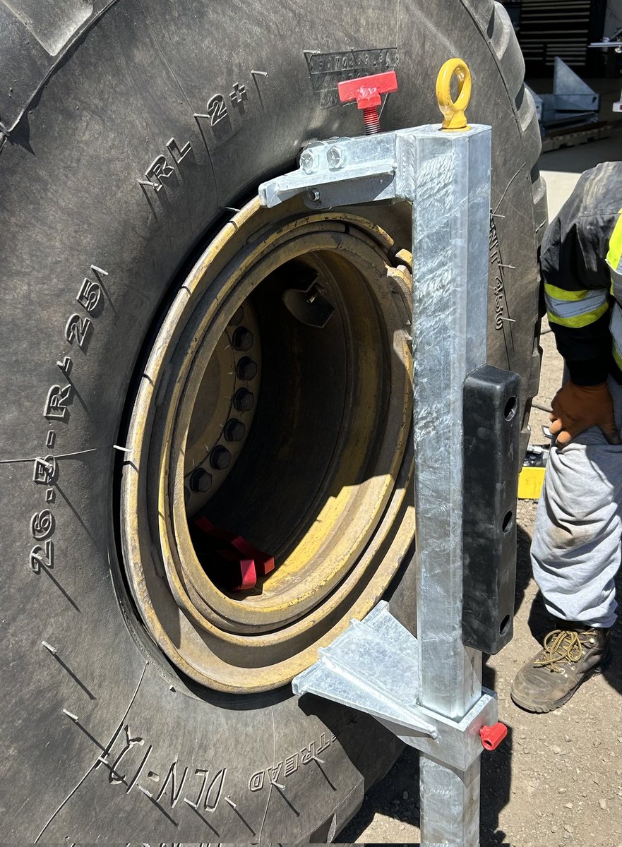 actsafetycan's tweet photo. Another successful Off-the-Road Service Training course in Thunder Bay!

"Helping protect your most important asset... your people"

#safety #training #OTR #tires https://t.co/wr6k7geEo3