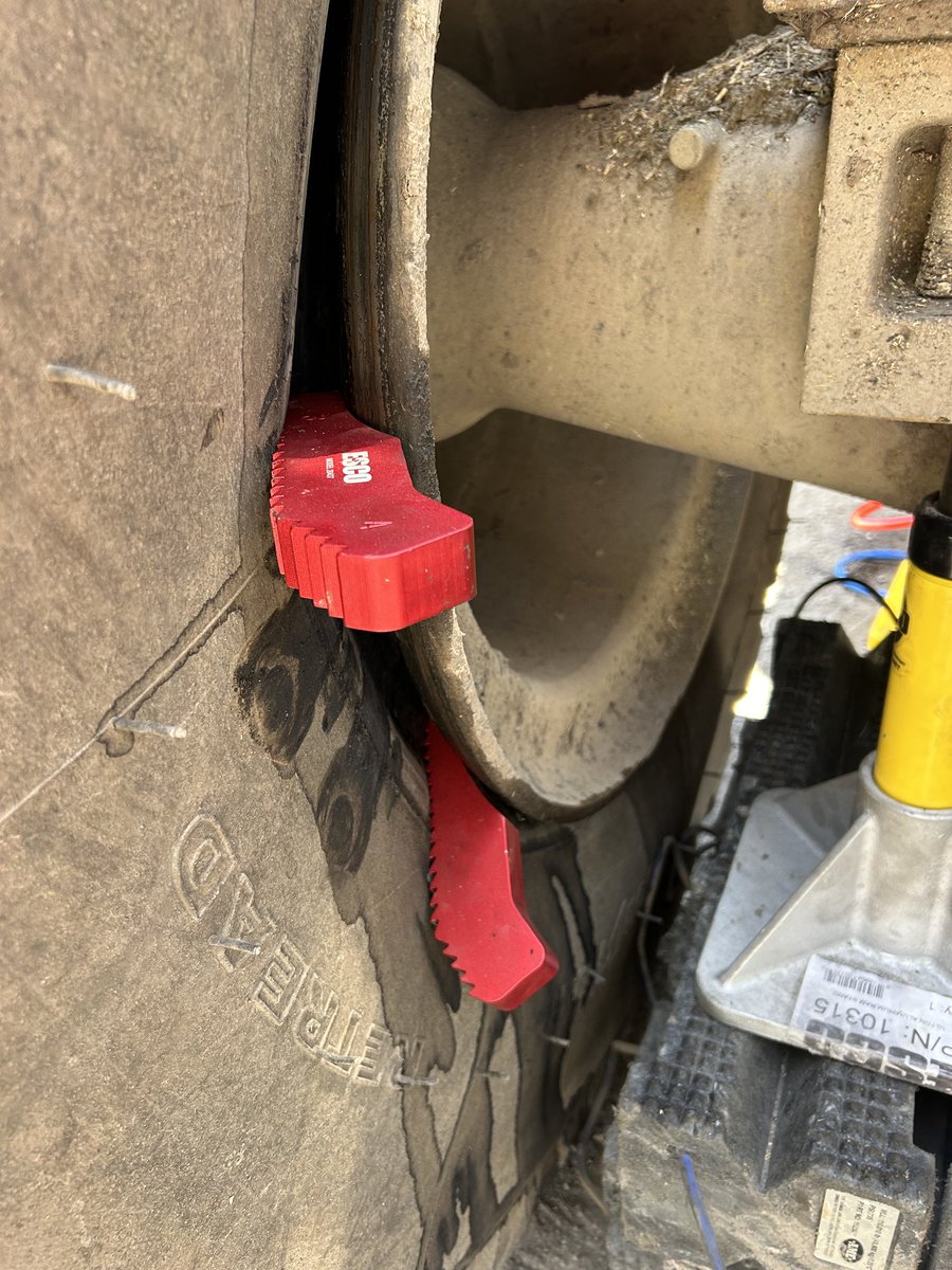 actsafetycan's tweet photo. Another successful Off-the-Road Service Training course in Thunder Bay!

"Helping protect your most important asset... your people"

#safety #training #OTR #tires https://t.co/wr6k7geEo3