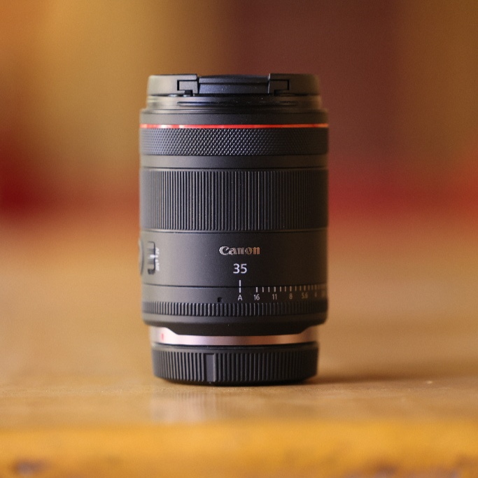 CanonEMEApro's tweet photo. Introducing the new Canon RF 35MM F1.4L VCM, a fast f/1.4 hybrid lens that delivers stunning quality across both photo and video capture. 📸 

What would you shoot with this lens? https://t.co/gK5t73450K