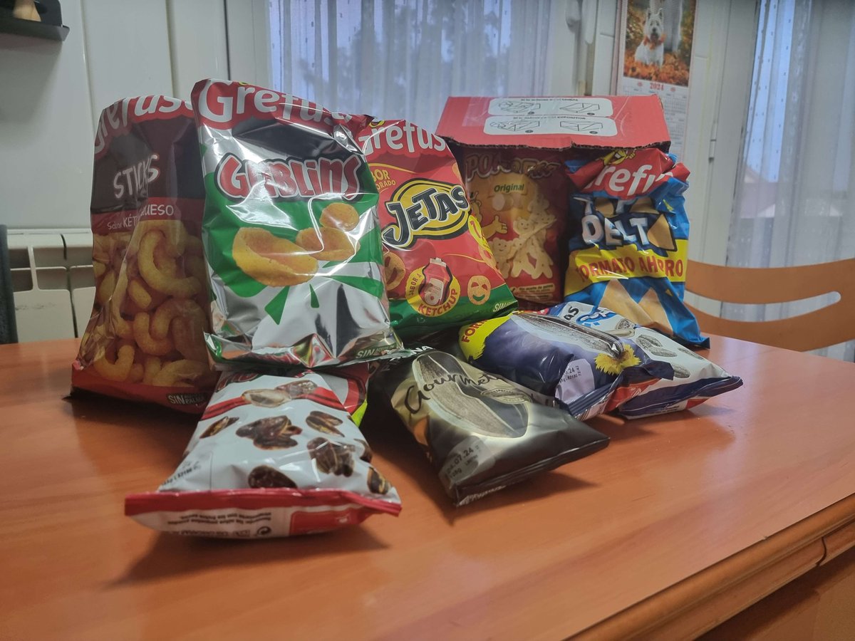 kitohhhh's tweet photo. Hola a todos!  Si quieres ganar una caja como esta, sigue estos pasos:

Sigue nuestras cuentas @Grefusa y @kitohhhh.
Menciona a un amigo (uno por tweet).
Haz RT a este tweet.
Condiciones: Solo para España, Península y Baleares.

Mucha suerte a todos! 🍀 #GustazoConcedido https://t.co/G5KC2qrY3I