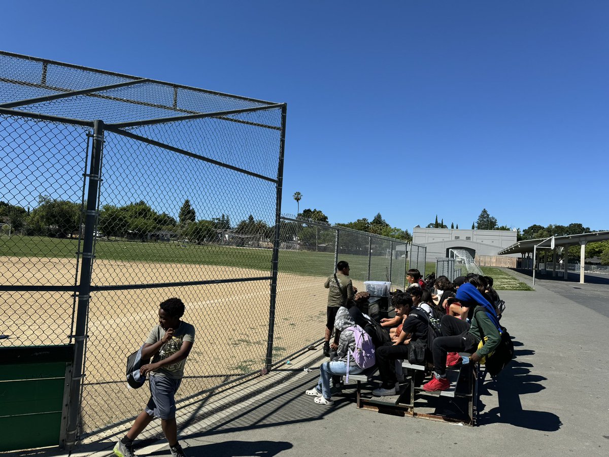 Worldwide_Cares's tweet image. Kicking off Summer CARES with class competitions @AspOgms @OakGroveMS #Softball #VEXIQCamp #ExpandedLearning