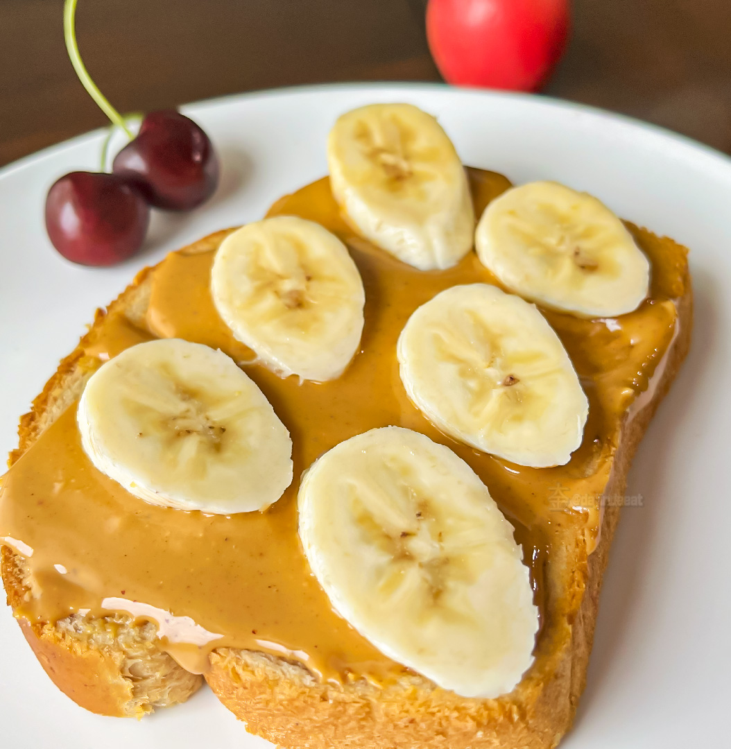 DaJinDaEat's tweet photo. 🌞Good morning! Time to rise and chase your dreams! Have an amazing day!🌈

Just a simple breakfast today. Slice of toast, slices of bananas, organic peanut butter. Pretty good!
#おうちごはん #自炊記録 #twittersupperclub https://t.co/Gvm0HHKGzZ