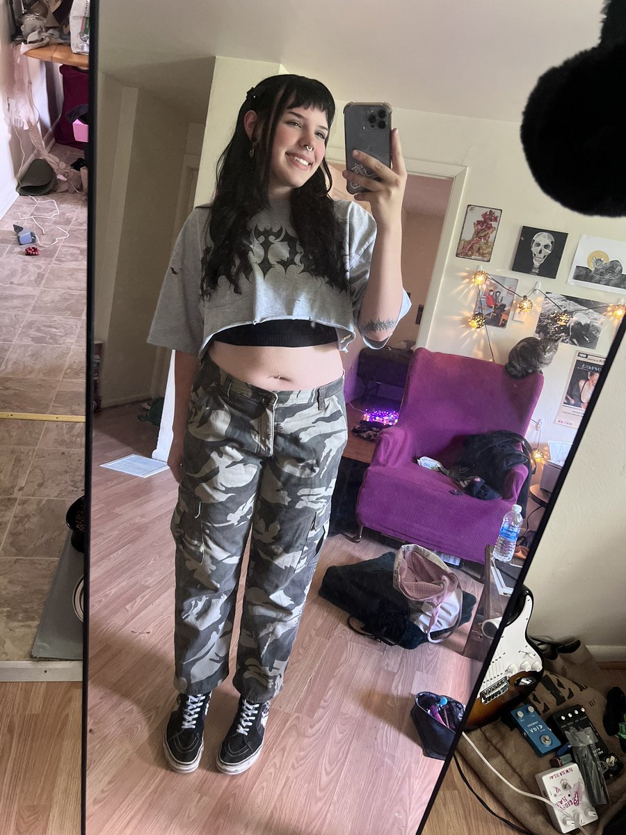 Adypaigelew's tweet photo. June vs June 😾 https://t.co/0ySS0zSlzI