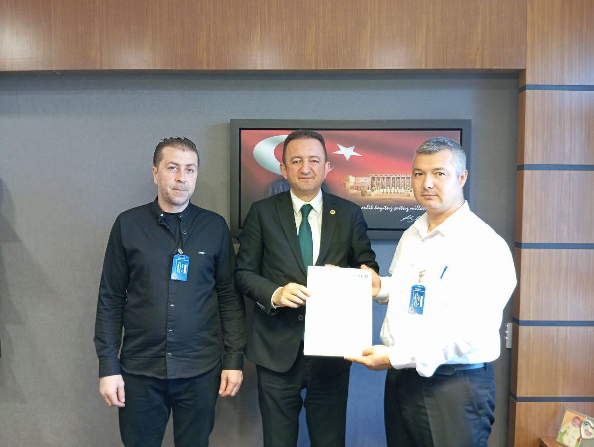 CHP Konya Milletvekili ve TBMM Anayasa Komisyonu Üyesi Sayın Barış Bektaş Bey'i meclis ziyaretlerimiz kapsamında Ankara heyeti olarak ziyaret ettik. Dosya sunumumuzla birlikte dernek talep ve beklentilerimizi ilettik.

EYT yasası sonrası oluşan adaletsizliğin Kademeli Emeklilik