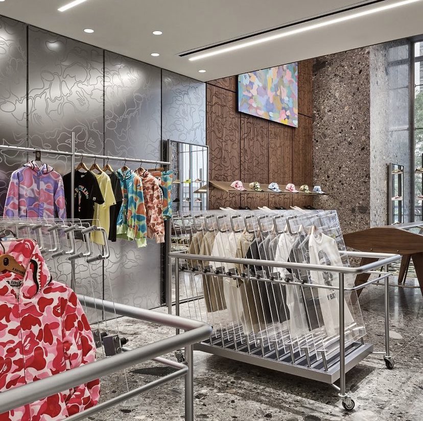 SirEddieC's tweet photo. the new bape store in chicago is gorgeous https://t.co/s3EInIxqUd