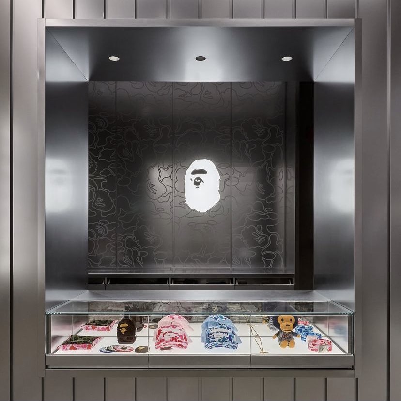 SirEddieC's tweet photo. the new bape store in chicago is gorgeous https://t.co/s3EInIxqUd