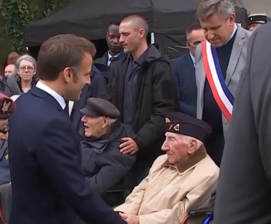 TimoVilars's tweet photo. Immense fierté de voir mon grand-père Pierre Vilars, à deux mois de ses 108 ans, salué par le président de la République à #Plumelec pour son rôle dans le débarquement en Provence et la libération de la France #DDay80 https://t.co/bu6srOYSnZ