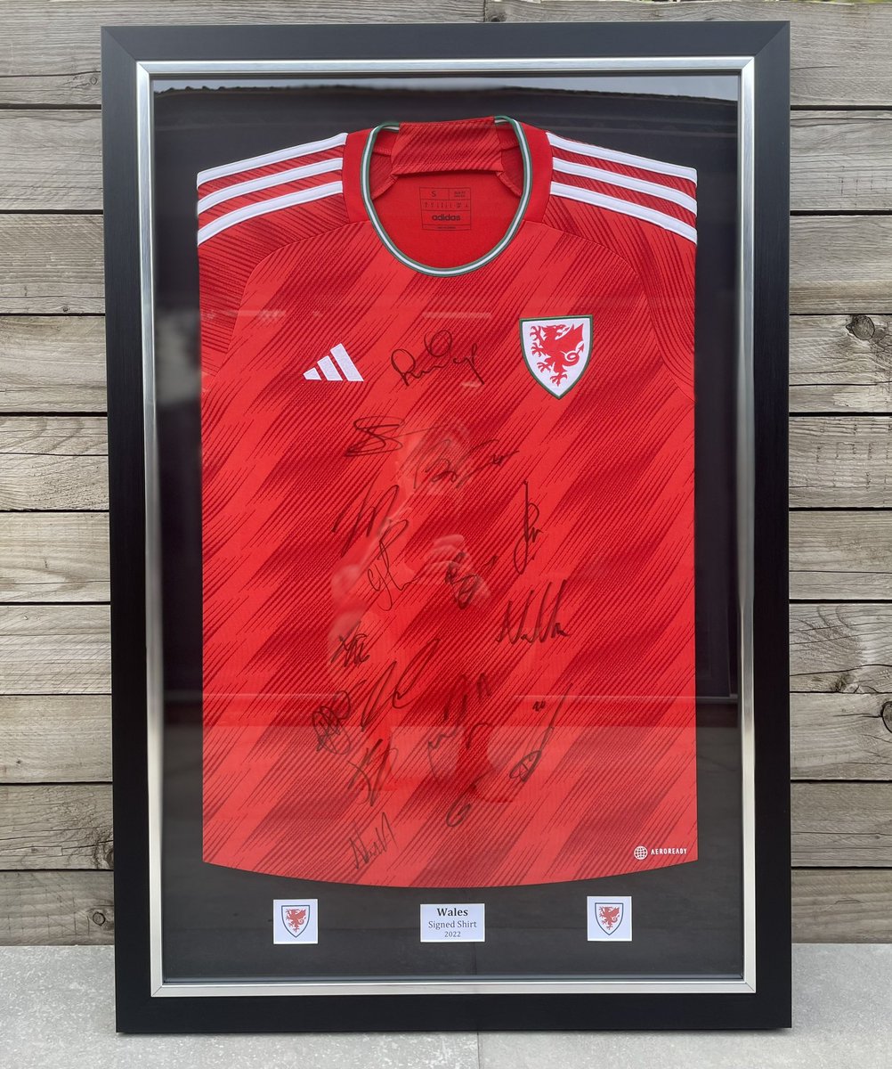 Look at this beauty 😍🏴󠁧󠁢󠁷󠁬󠁳󠁿⚽️

If you fancy getting your hands on a <a href="/Cymru/">Wales 🏴󠁧󠁢󠁷󠁬󠁳󠁿</a> shirt signed by the Men’s team, then get yourself a raffle ticket at the #RadyrRangersFestival this Saturday!  You’ve got to be in it, to win it!