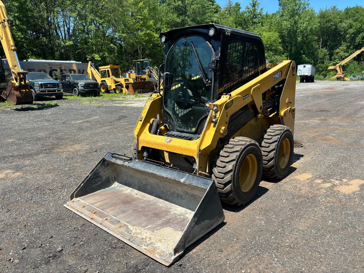 MideastEquip's tweet photo. 2021 CAT, 226D3, Skid Steer. STK.#8004-ZB.  $33,500
2Spd High flow, Rear Camera, Air Conditioner and Heating, Bucket, Low Hours, Well Maintained, Joystick Controls, Runs Very Well. For more information visit https://t.co/5Ps7am83an https://t.co/bw8aSLojJ9