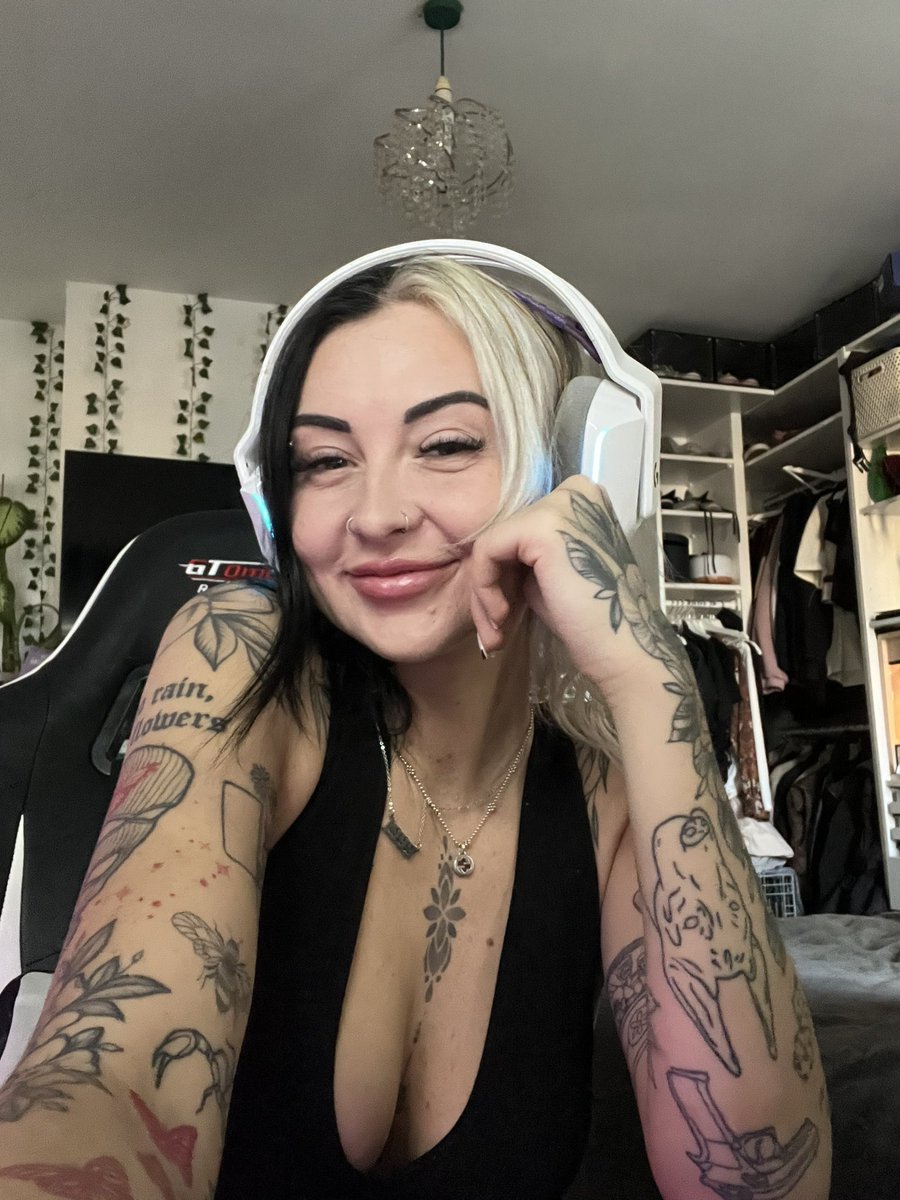 it’s my first ever birthday streammmm! come hang out if ya fancy