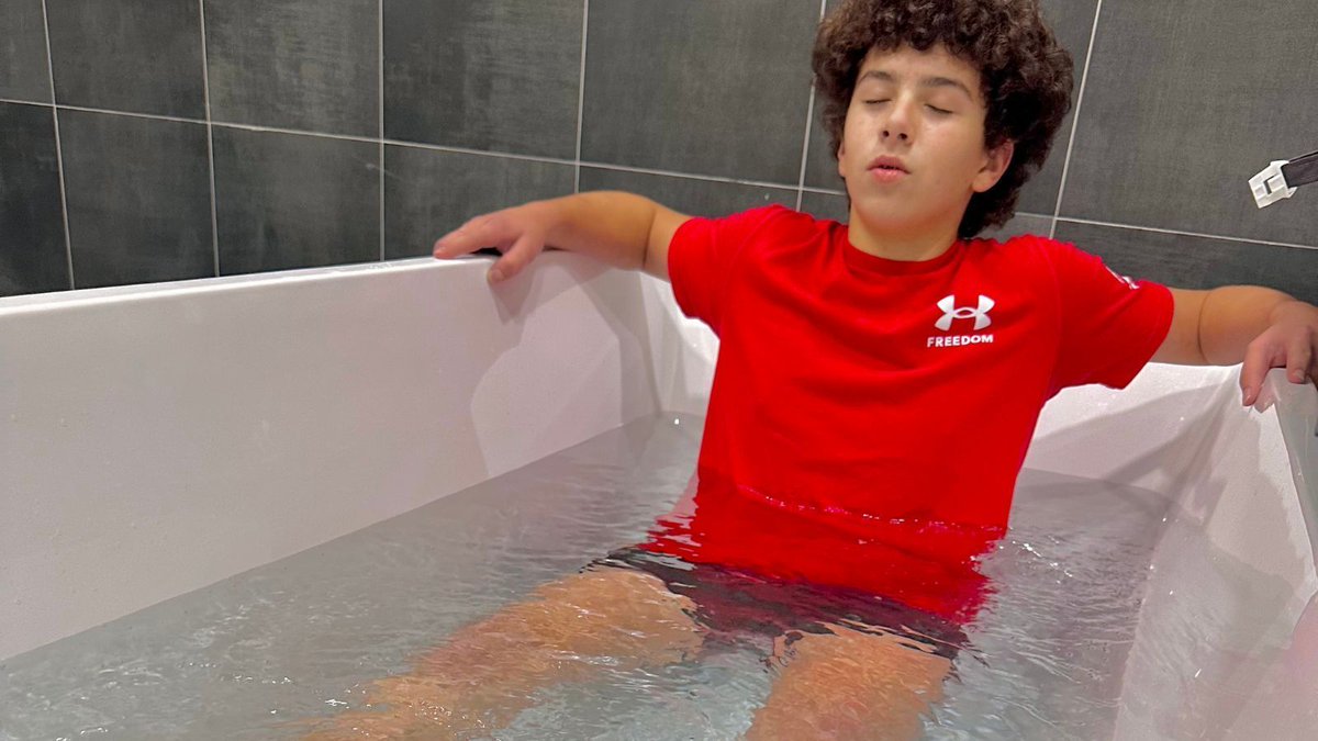 Recover smarter, not harder! Cold plunges offer a natural solution to muscle fatigue, inflammation, and stress. Are you ready to rejuvenate your body and crush your fitness goals? Dive into the #coldplunge at #prfitness today! #prfitnesslab #coldtherapy #plunge #recovery