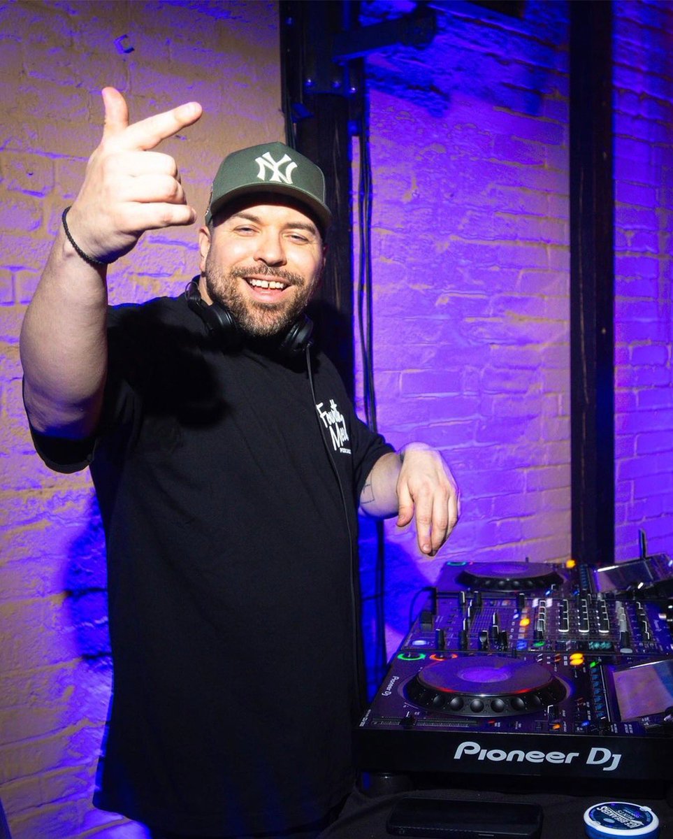 Headliner Music Club tweet media