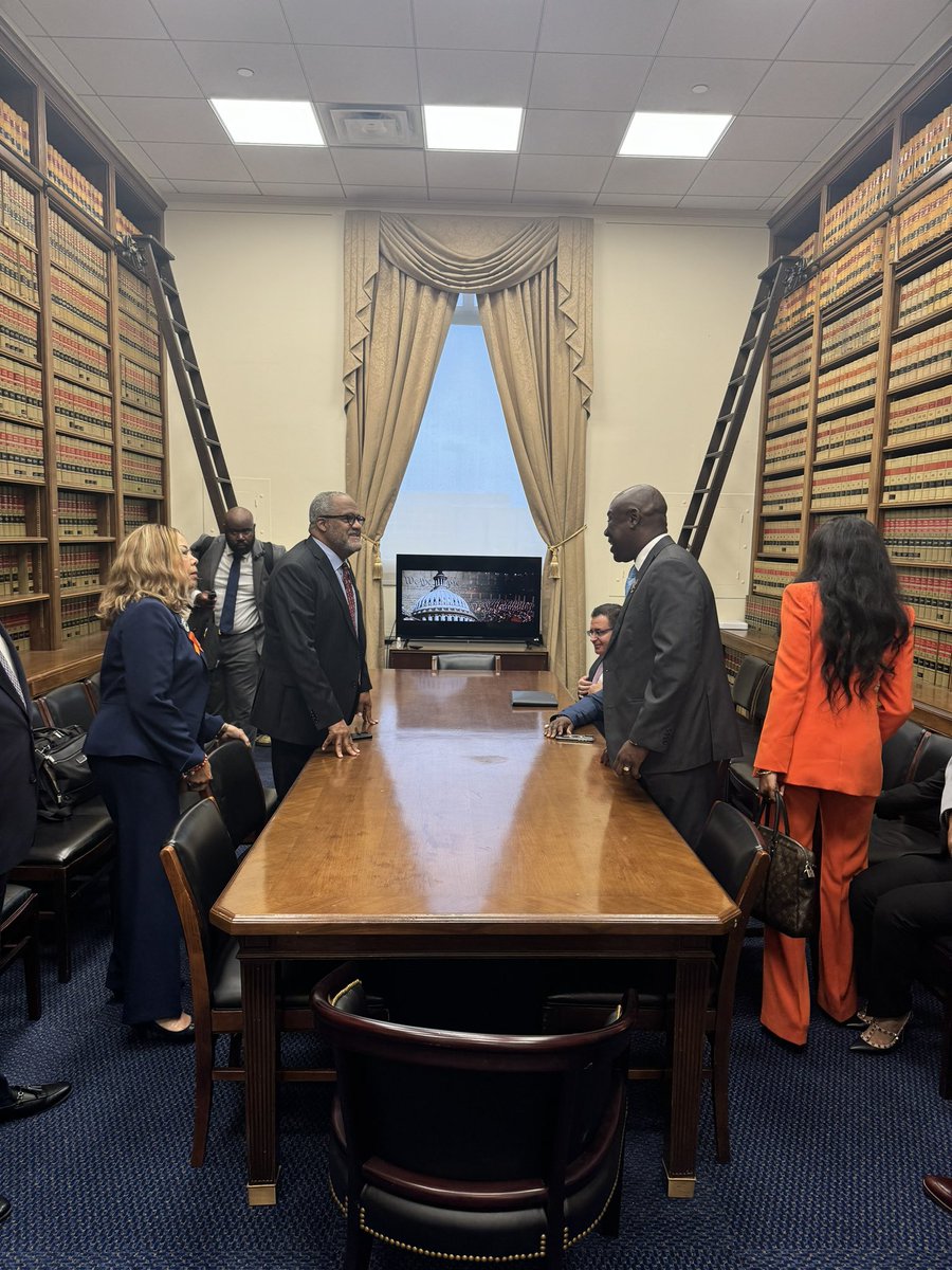 RepTroyCarter's tweet photo. Enjoyed meeting with @50cent and @attorneycrump about the racial wealth gap and how we can #GetMoney for #BlackBusinesses. 50 Cent’s #GUnitStudios in @Shreveport is bringing millions of dollars and great job opportunities. https://t.co/TE6Oaq8oQj