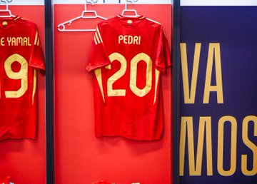 ⚽️¡BALÓN en juego en el NUEVO VIVERO!🏟️

👉<a href="/SEFutbol/">Selección Española Masculina de Fútbol</a> 🆚 <a href="/Fedandfut/">Federació Andorrana de Futbol</a> 

🤣<a href="/PabloLopezRadio/">Pablo López</a> 

🎙️<a href="/raulvarelar/">Raúl Varela</a> 

🕵️‍♂️<a href="/matoribio85/">Miguel Ángel Toribio</a> 

👨‍🏫<a href="/vonRichetti/">Álvaro von Richetti</a>
👨‍🏫<a href="/bascomarc/">Marc Basco</a>
👨‍🏫Gonzalo Miró
👩‍🏫<a href="/jessfigueroa8/">Jessica Figueroa</a> 

👨‍⚖️ Alfonso Pérez Burrull