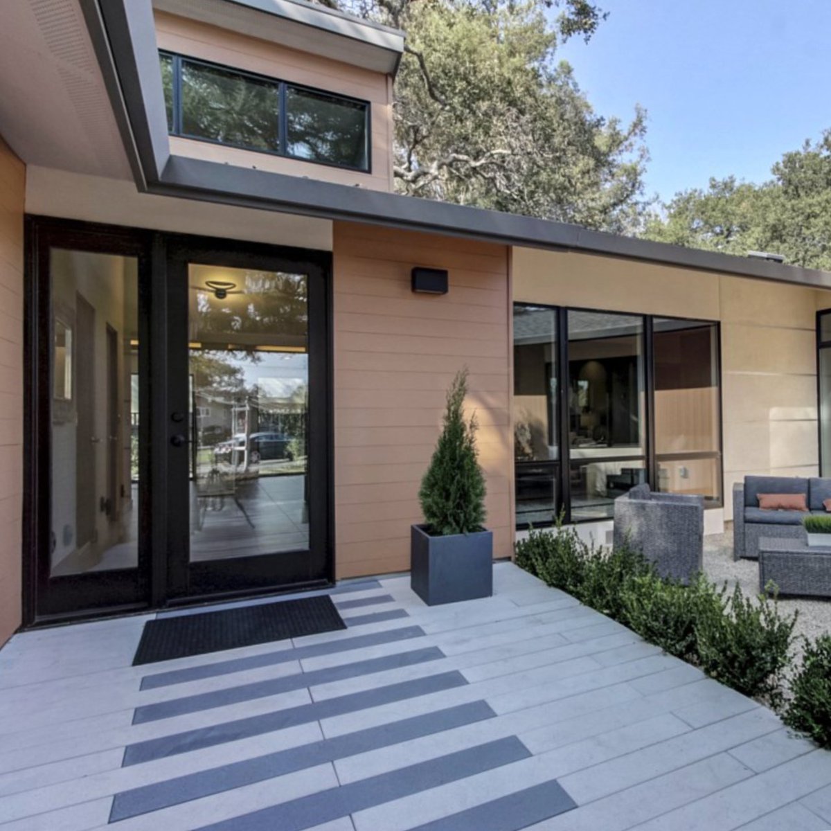 stepstonellc's tweet image. Have you heard about our photo program? If you have photos or videos of your Stepstone projects, send them in to be entered to receive a gift card up to $150! #StepstoneInc #OutdoorLiving #MadeInTheUSA #Hardscape #OutdoorLiving
#Hardscape
#HardscapeProjects
#HardscapeDesign