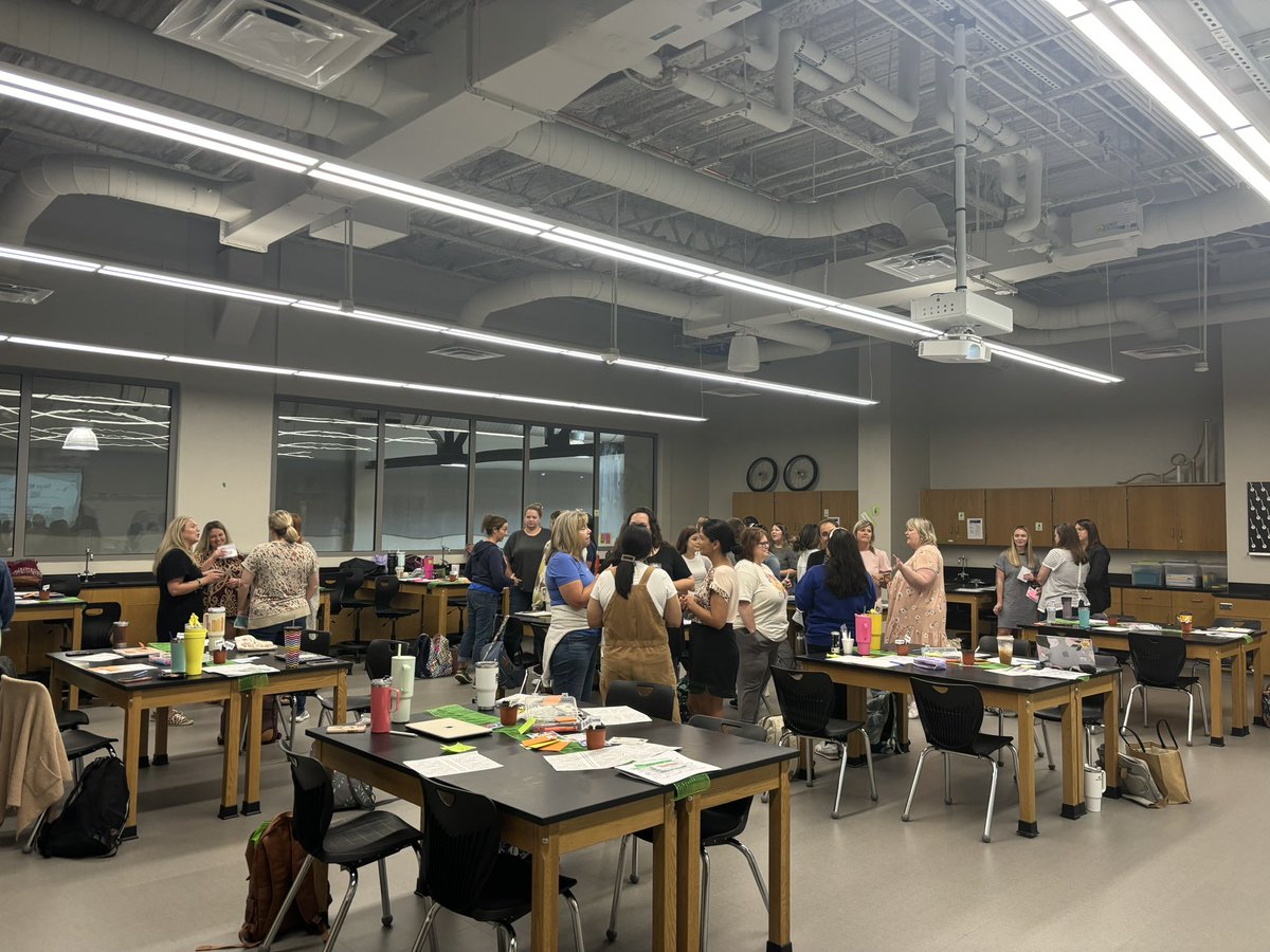 Kellie Phares 🎡 tweet media